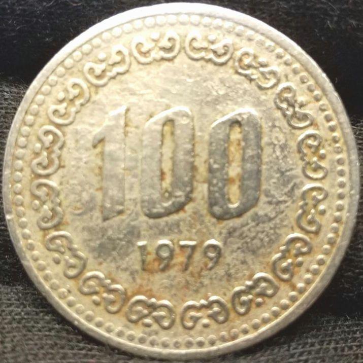 大韓民国100ウォン硬貨　1979年　直径23.8mm　　　100 韓国銀行 外国コイン 硬貨 古銭 古美術 骨董 貨幣_画像1