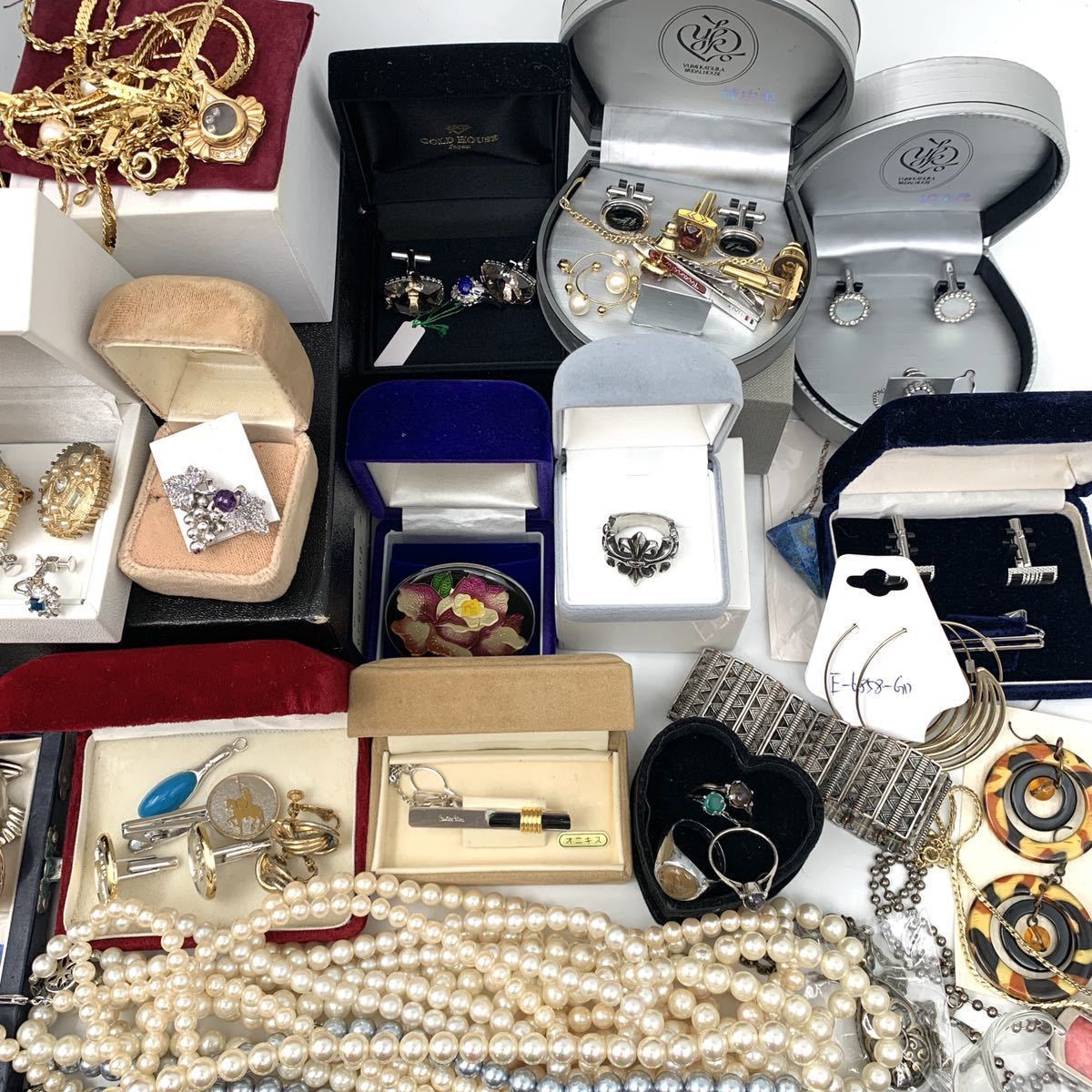 超大量 アクセサリー まとめて k18 k10 シルバー 刻印もあり 大量 おまとめ 指輪 ネックレス まとめ売り イヤリング ブローチ ブランド 新しい購入体験 アクセサリーまとめ売りK18などあり その他