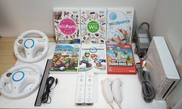 Wiiセット2人用 / ソフト6枚(マリオブラザーズ, マリオカート, マリオパーティ, Wiiパーティ, Wiiスポーツ, はじめてのWii) / ハンドル付_画像2