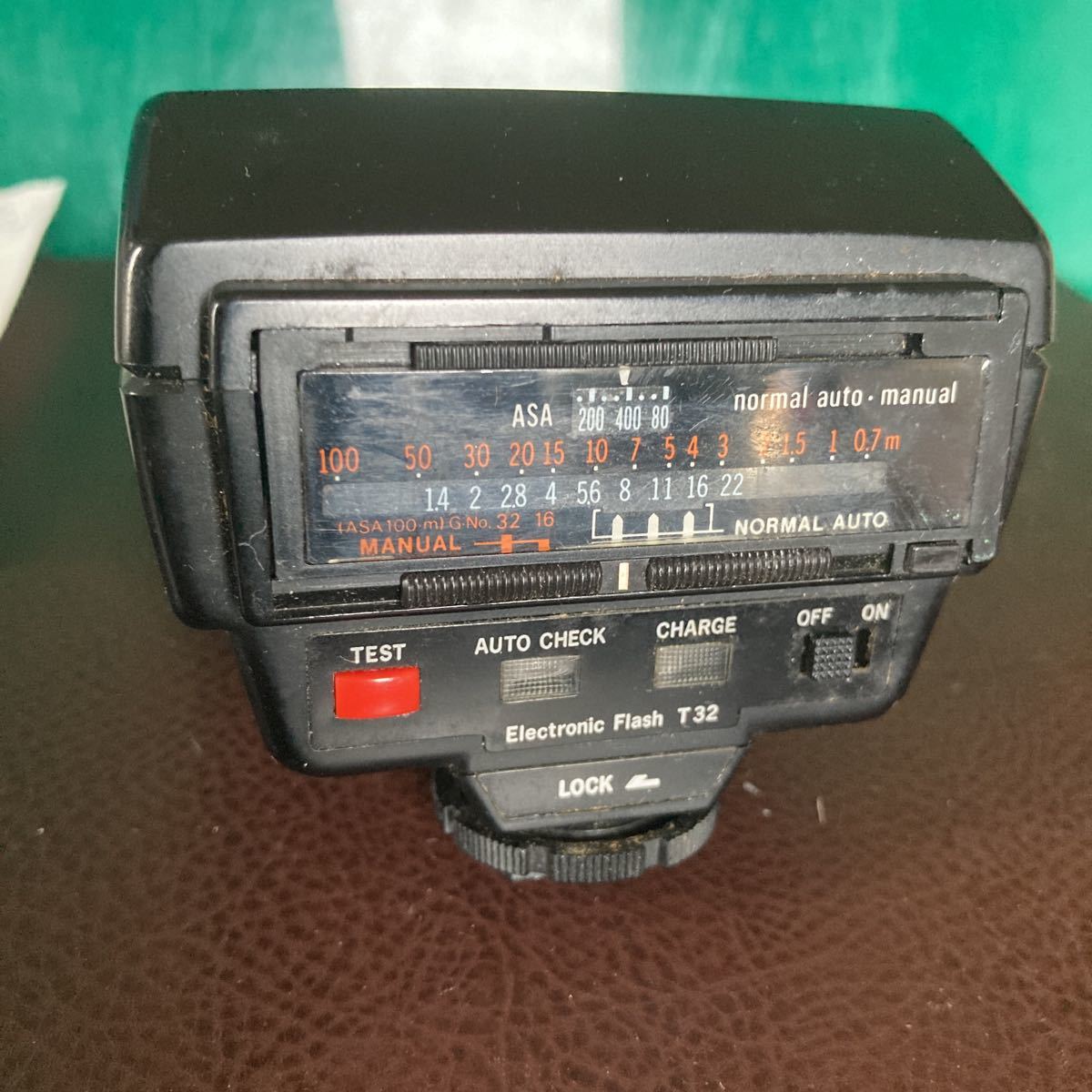 [OLYMPUS OM2 ELCTRONIC FLASH T32] Olympus хранение товар б/у Junk стробоскоп полностью автоматический батарея USED 1975 год [22/08 D2]