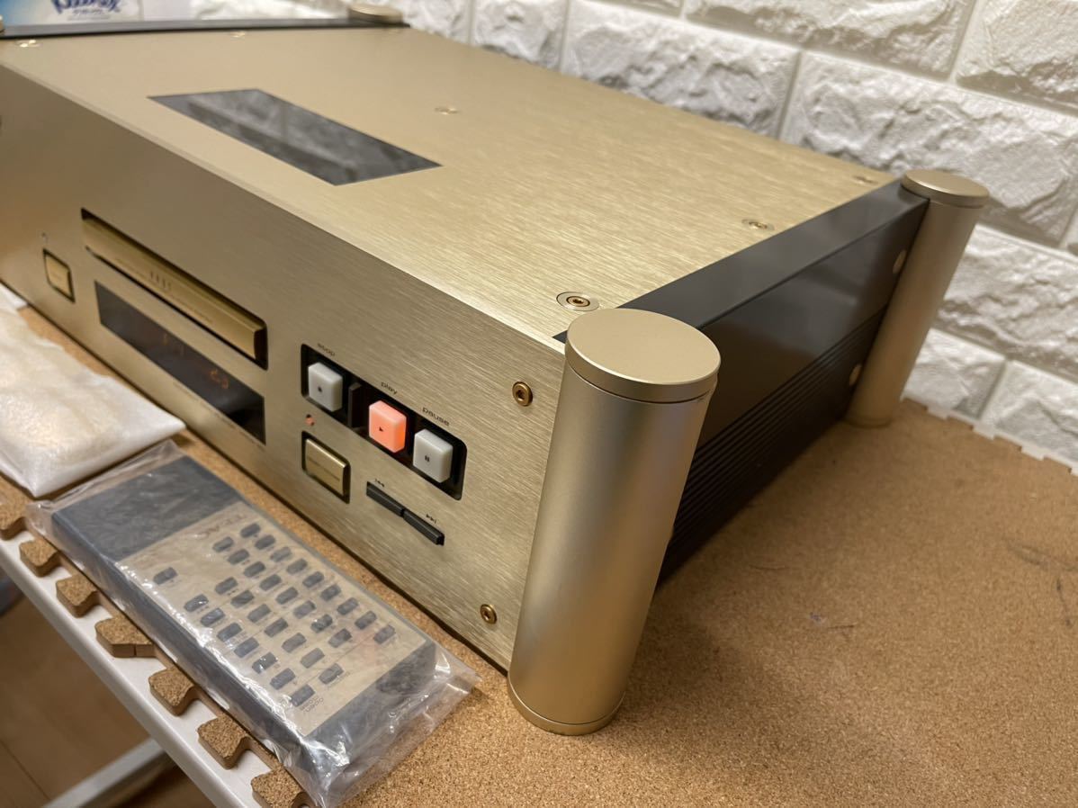 受賞店舗】 リユースショップダイコク屋店TEAC CDプレーヤー シルバー