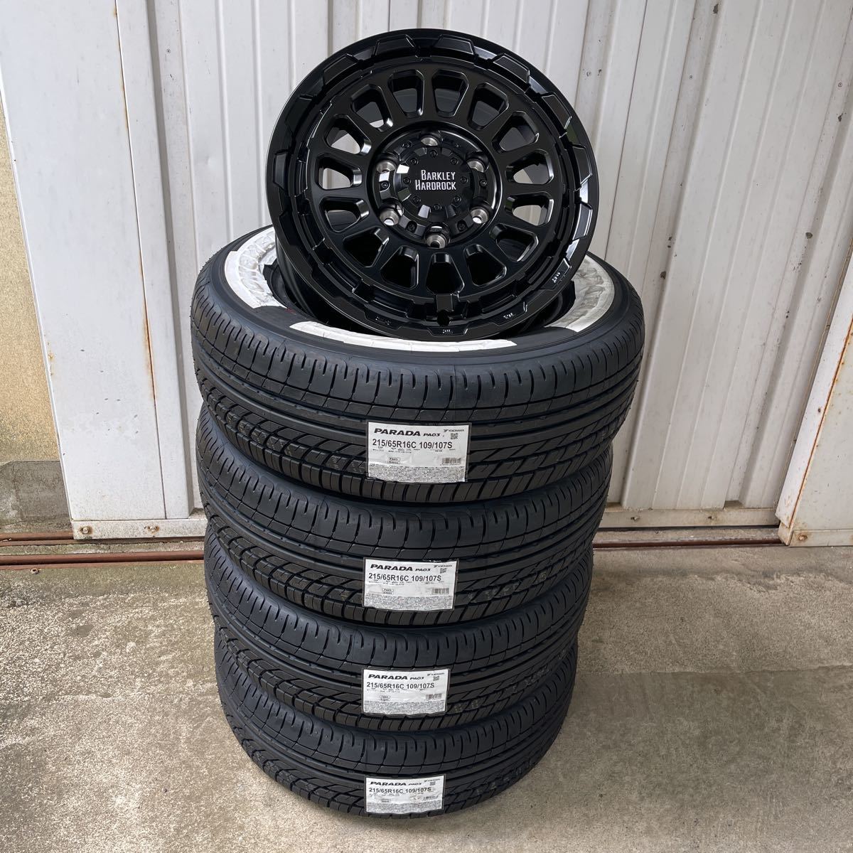 バークレイハードロック リザードヨコハマパラダ215/65R16C PA03 200系ハイエースレジアス 4本セットホワイトレター16×6.5J+38 139.7-6H