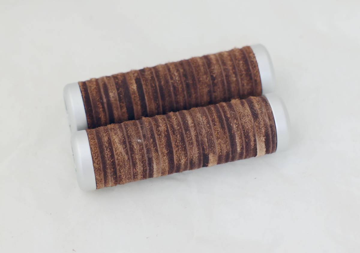 ブロンプトン用クラシックレザーサドルとレザーグリップセット ブロンプトン用クラシックレザーサドルとレザーグリップセット