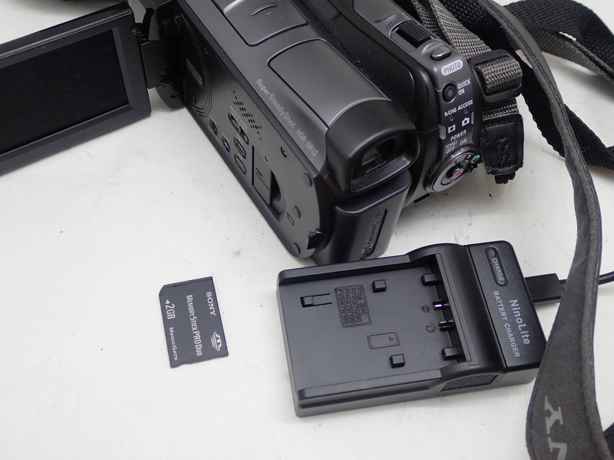 今年も話題の SONY ソニー デジタルHDビデオカメラ HDR-SR12 Zeissレンズ搭載 メモリースティックデュオ 2GB 充電器付き  www.thewalldogs.com