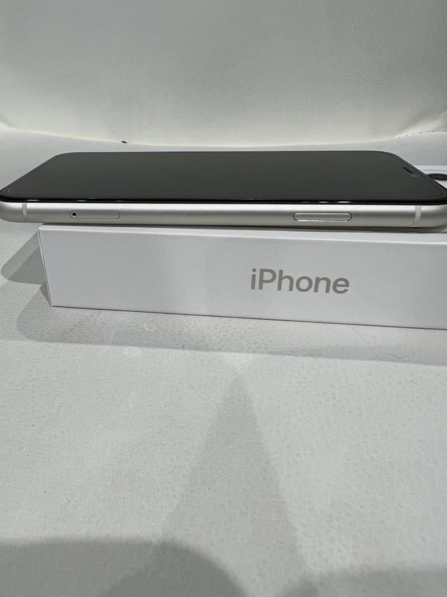 iPhone11 64GB シルバー　simフリー箱オマケ付き中古　バッテリー容量88% 美品　iFaceケース付き　_画像4
