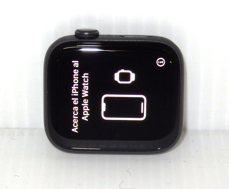 Apple Watch SE GPSモデル 44mm MKQ63J/A アルミケース スポーツバンド