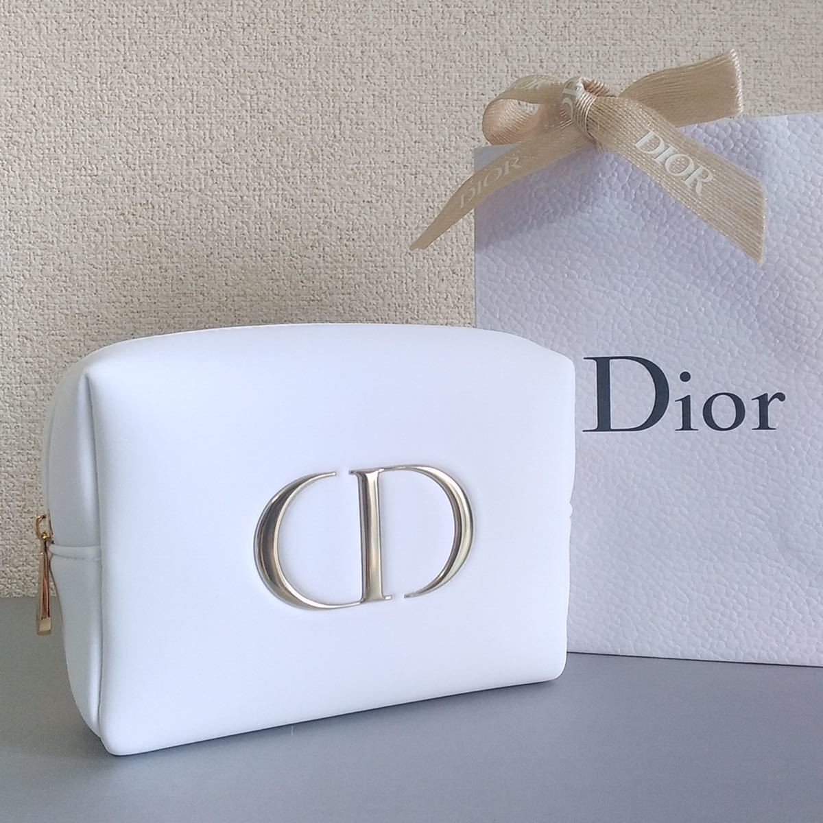 ふじみ野市立てこもり フェラガモ セット 化粧ポーチ Dior バック& ハンドバッグ