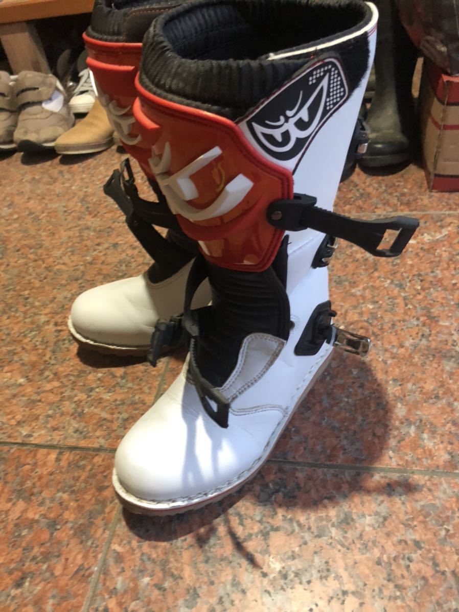 展示品 BERIK ベリック トライアルブーツ BK/WH 41サイズ 林道