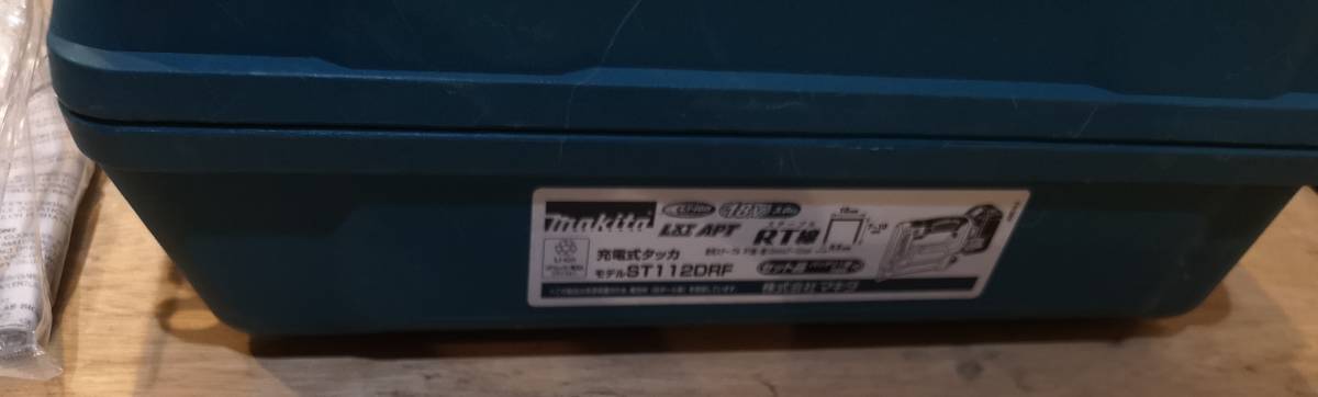 マキタ 純正 収納ケース　工具ケース　充電式タッカ　ST1120RF　用　18V　タッカー　未使用ゴーグル付き　保護メガネ_画像2