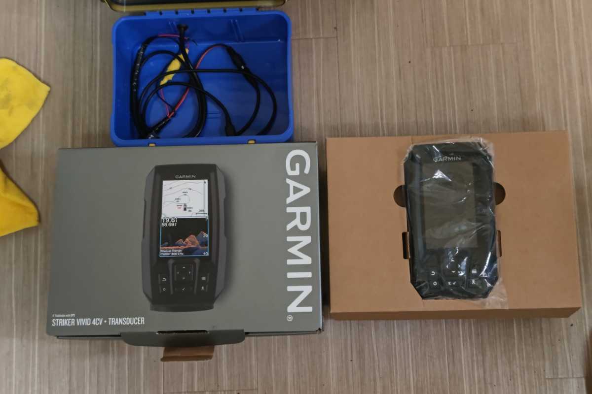 新作登場新作 ガーミン ストライカービビッド4cv+GT20-TM振動子セット