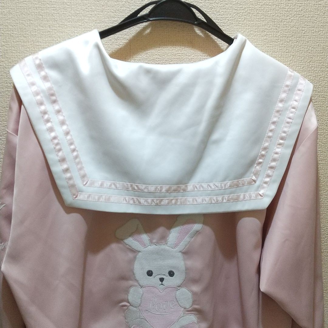 Honey Cinnamon ハニーシナモン ハニー刺繍セーラーサテンスタジャン 完売商品 ！！