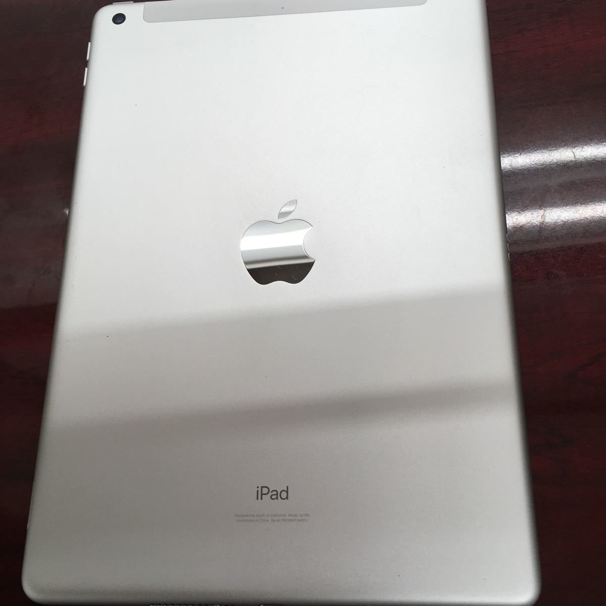 【美品】ドコモ iPad 10.2インチ 第7世代 Wi-Fi+Cellular 32GB 2019年秋モデル MW6C2J/A [シルバー]_画像3