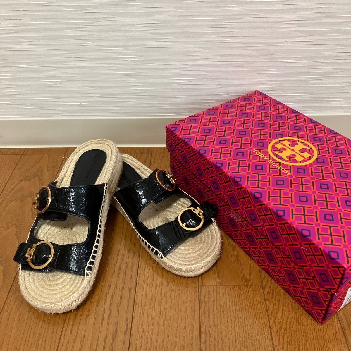 美品 トリーバーチ サンダル 24センチ 7M ブラック | smsgolubovci.me