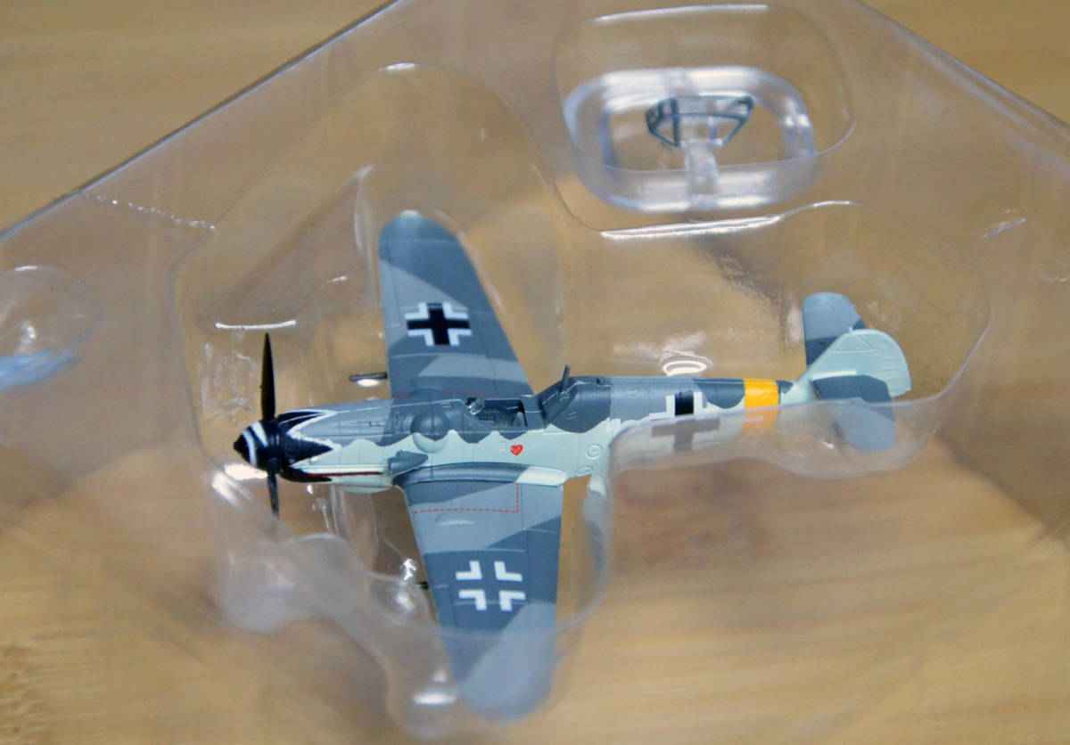 1/144 ウイングクラブコレクションL　シークレット Bf109G-6 「黒いチューリップ」 「黒い悪魔」最多撃墜エース、ハルトマン搭乗機_画像1