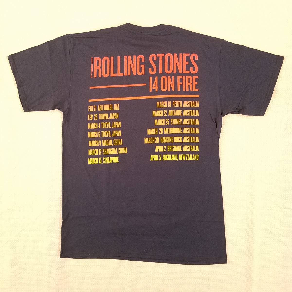 魅惑のバンドT特集! 10sデッド『THE ROLLING STONES(ザ・ローリング・ストーンズ) / 14 ON FIRE -東京ドーム-』ツアーTシャツ ネイビー LG_画像2