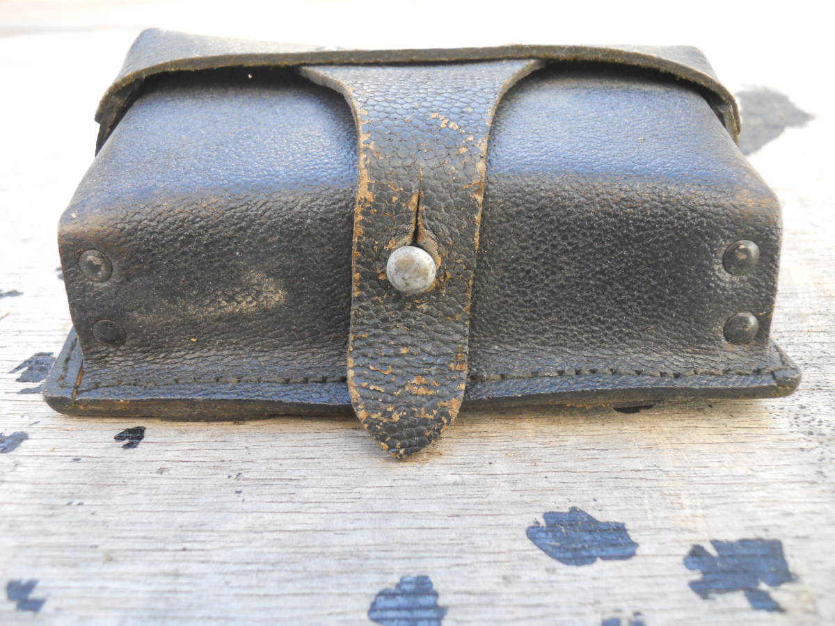 M8819 VINTAGE EUROPEAN LEATHER AMMO POUCHES WW2 レザー ポ－チ ヨーロッパ レターパック520円発送　(0408)_画像2