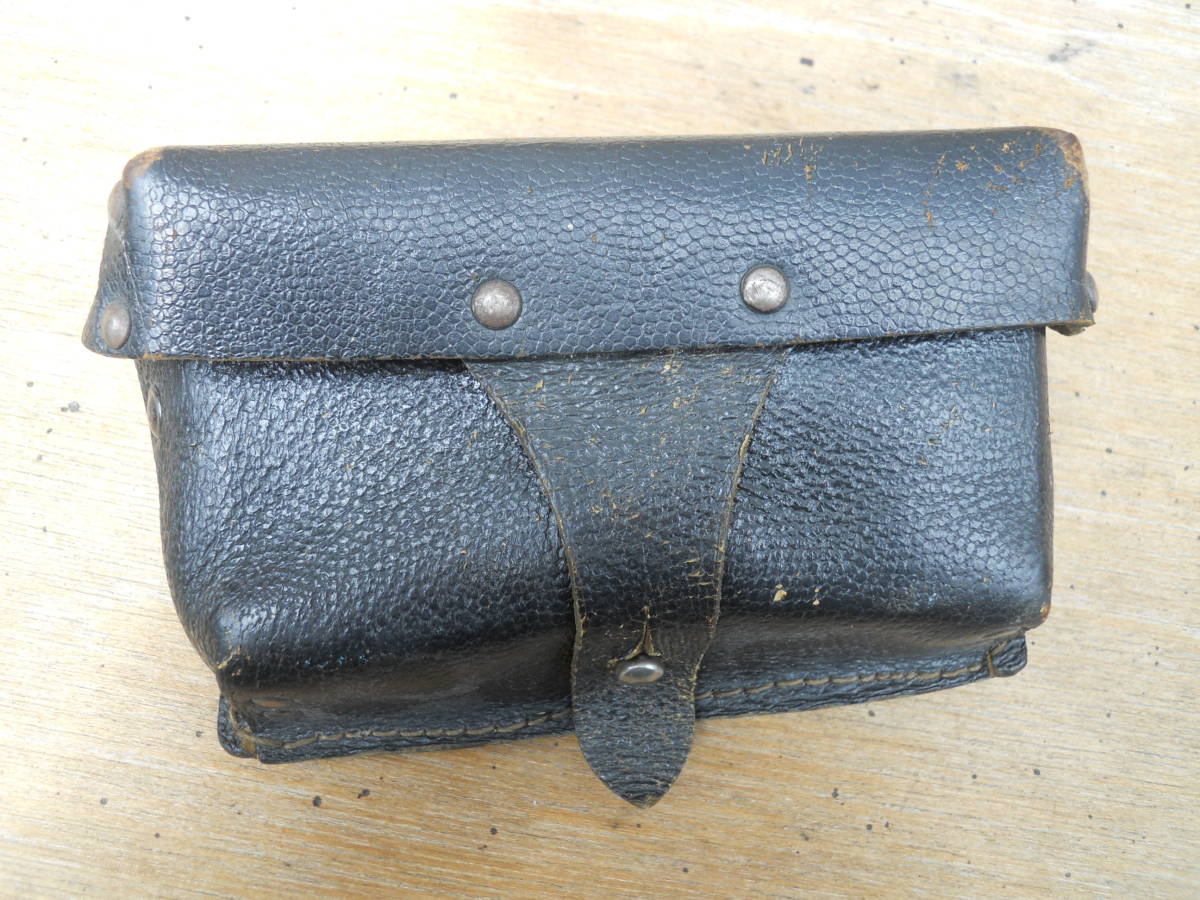 M8820 VINTAGE EUROPEAN LEATHER AMMO POUCHES WW2 レザー ポ－チ ヨーロッパ レターパック520円発送　(0408)