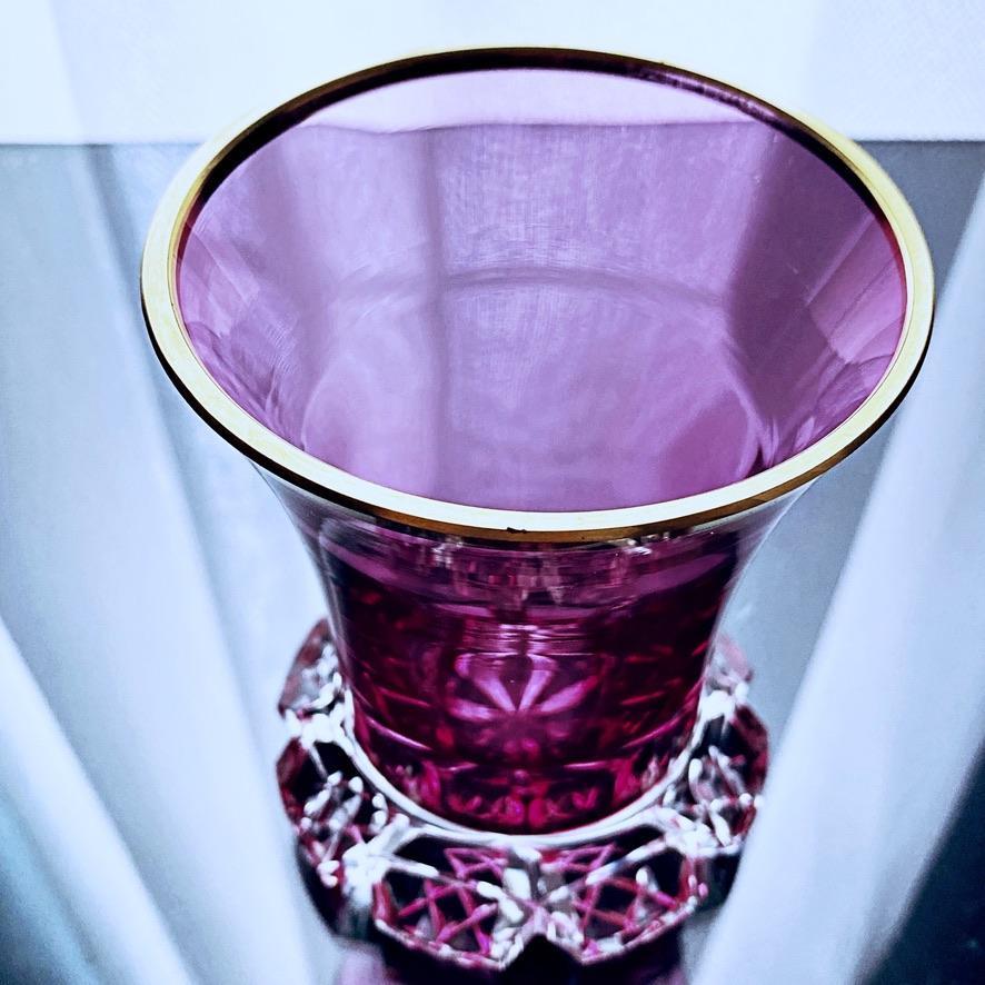 美しいボヘミアンガラス ローズカラーの大きなワイングラス ゴブレット 