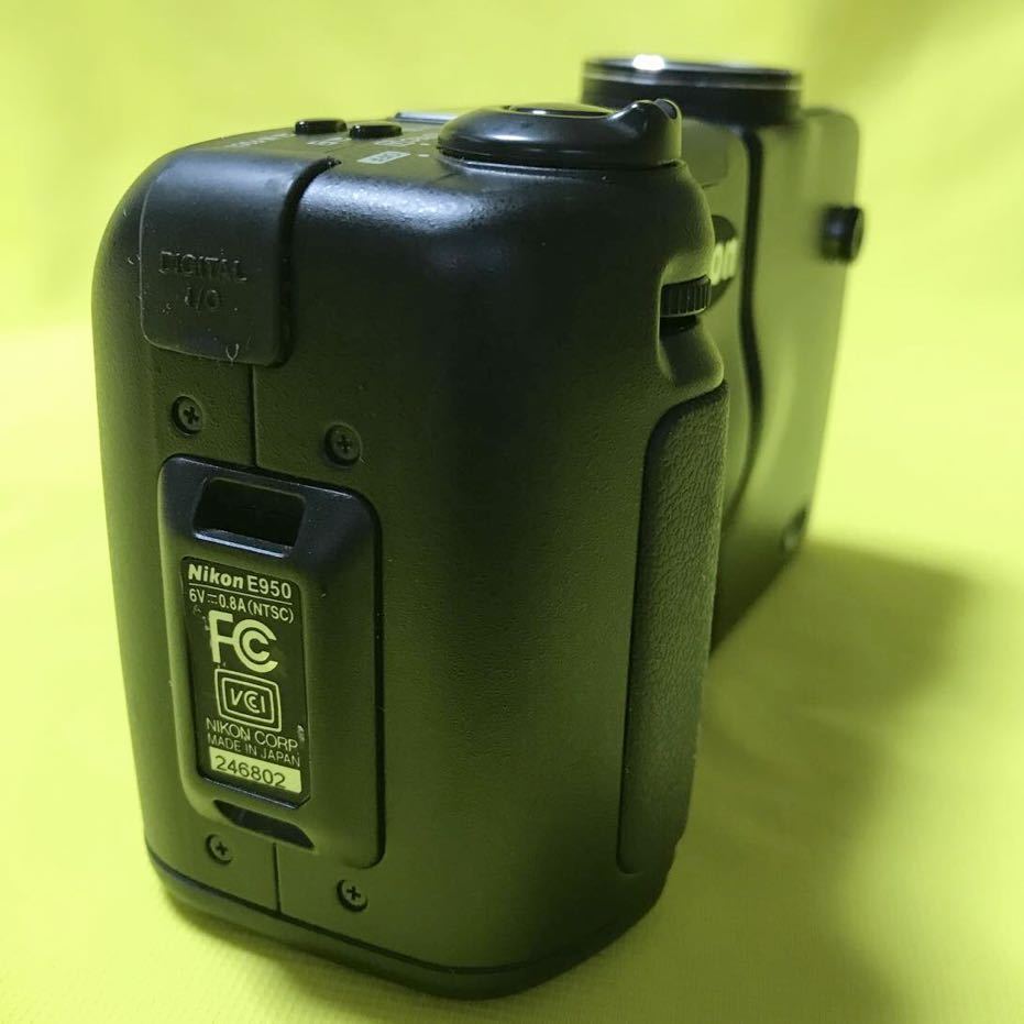 電池式 Nikon COOLPIX 950 レンズ回転式 コンパクトデジタルカメラ 