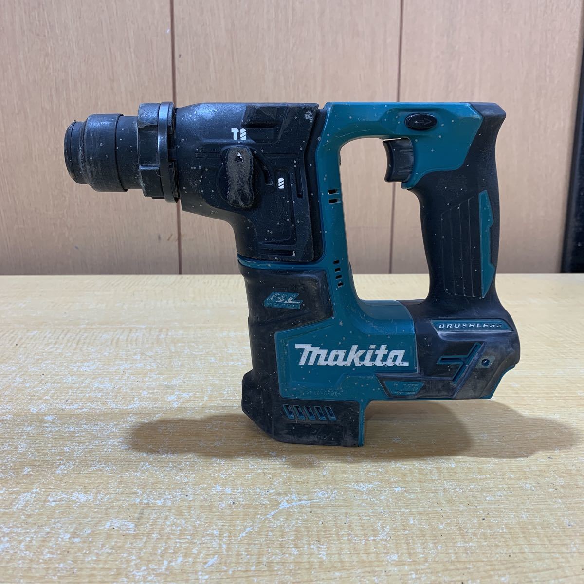 ○ makita マキタ 17mm 充電式ハンマドリル HR171D_画像1