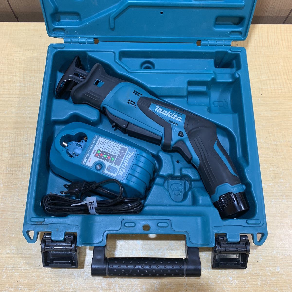 バッテリ付 充電式レシプロソー 10.8V M○ JR101D マキタ makita 美品 割引セット マキタ レシプロソー JR101D 10.8v 工具/メンテナンス