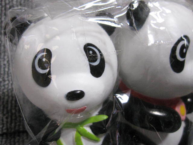 【昭和 レトロ おもちゃ屋】2/A パンダの親子 ソフビ 人形 笛付き ピューピュー鳴ります！デッドストック 未使用 年代物 激レア 希少品_画像2