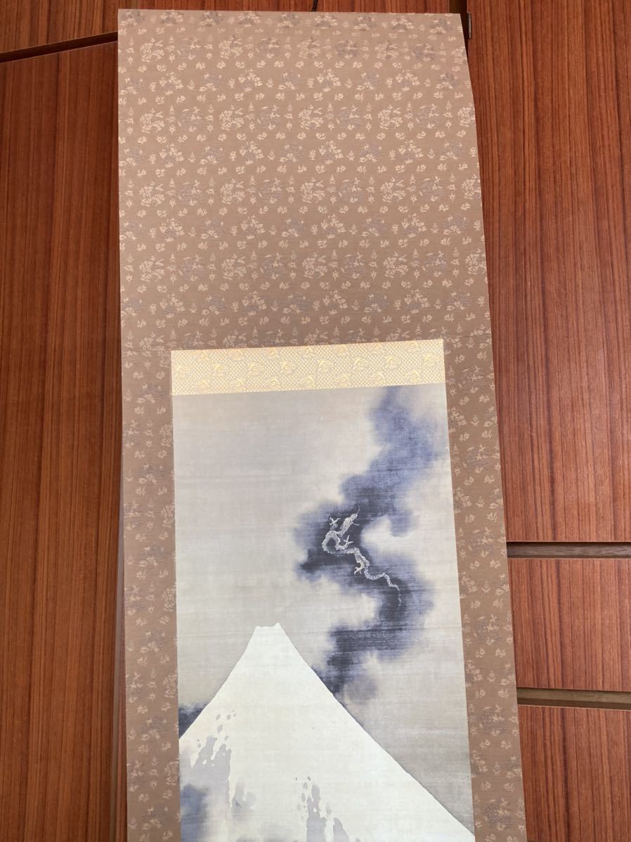 葛飾北斎 富士越龍 掛け軸 絹本着色 一幅 九十老人卍筆 葛飾北斎 富士越龍 掛け軸 絹本着色 一幅 九十老人卍筆