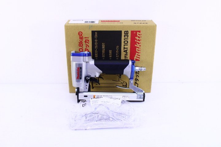○【未使用】makita マキタ AT1013B エアタッカ 常圧 軽量 使用