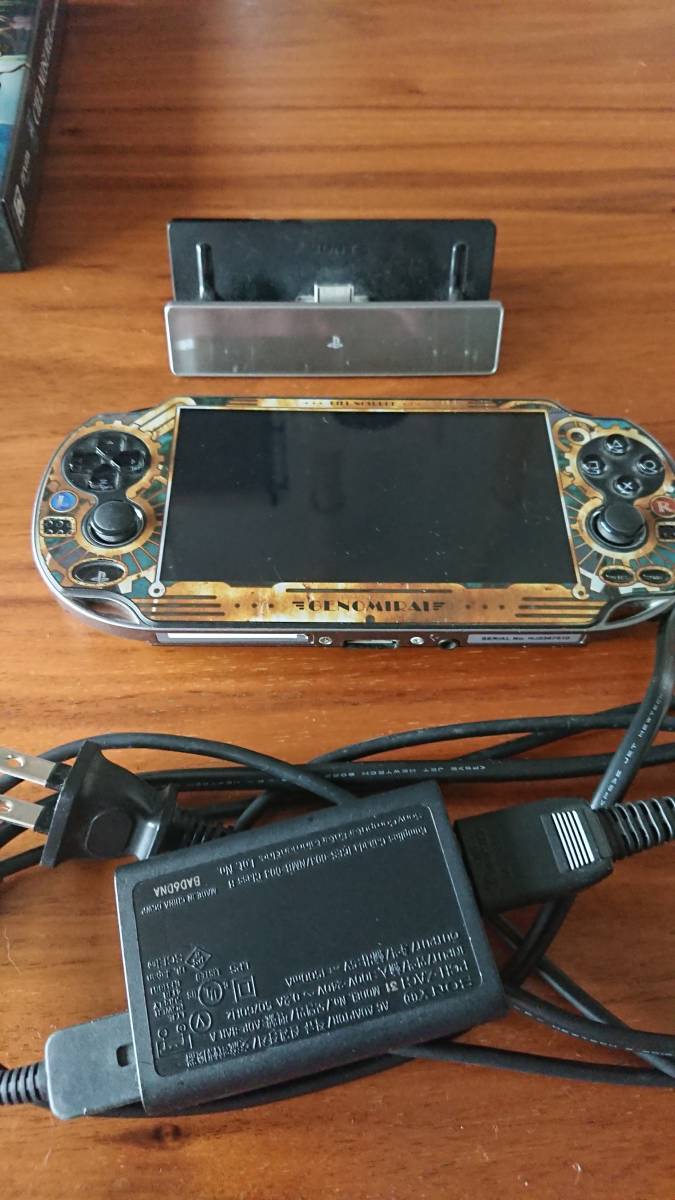 PS VITA 本体(PCH-1000)、クレードル、32GBメモリ-