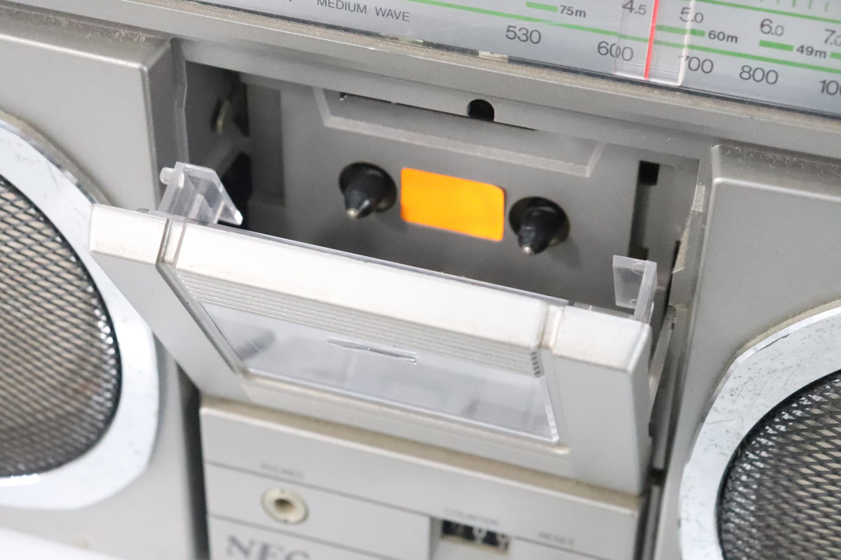 【ト滝】 貴重 NEC RMS-1100R ラジカセ ラジオ カセットテープ 昭和レトロ オーディオ機器 新日本電気 アンティーク DS856DEC52_画像2