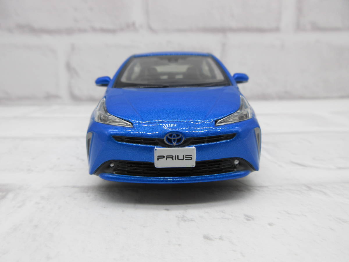 ミニカー　1/30　トヨタ　4代目プリウス　PRIUS　後期　ブルーメタリック　ディーラー展示用　色見本　カラーサンプル　モデルカー_画像2