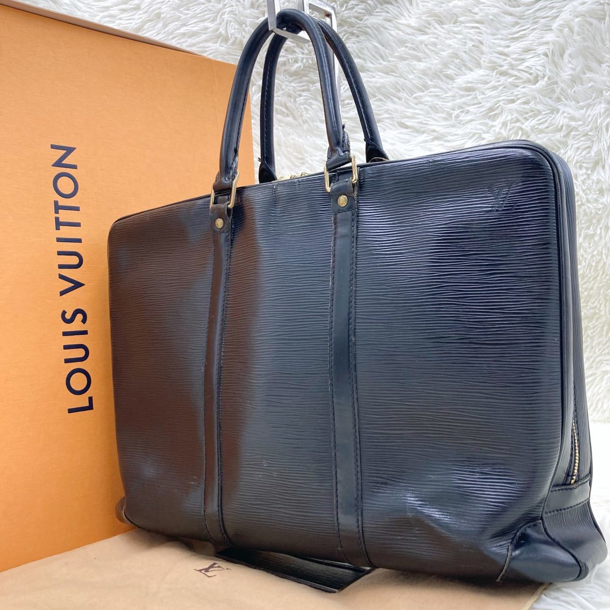 LOUIS VUITTON ルイヴィトン ポルトドキュマン ヴォワヤージュ