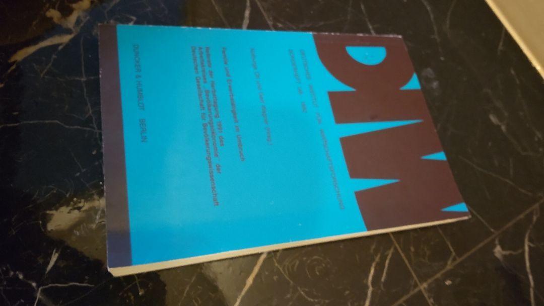 ドイツ語 Familie und Erwerbsttigkeit im Umbruch. Deutsches Institut fr Wirtschaftsforschung. 家族と雇用 独語 洋書 - 洋書、外国語書籍 ドイツ語 Familie und Erwerbsttigkeit im Umbruch. Deutsches Institut fr Wirtschaftsforschung. 家族と雇用 独語 洋書 - 洋書、外国語書籍