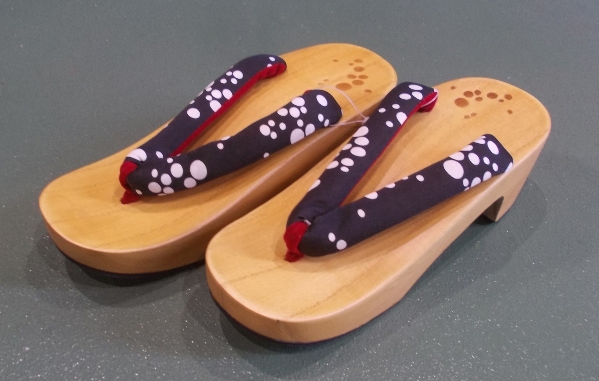 1-1. geta # black polka dot red circle # new goods unused! lady's # kimono small articles * Japanese clothes . thing size 23-24.# thickness bottom, high heel 