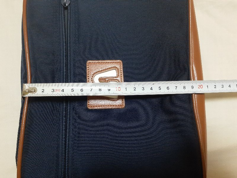 未使用品セカンドバッグ 紺・茶色　サイズ約28×19×５ｃｍ　カジュアルな感じのセカンドバックです。　_画像8