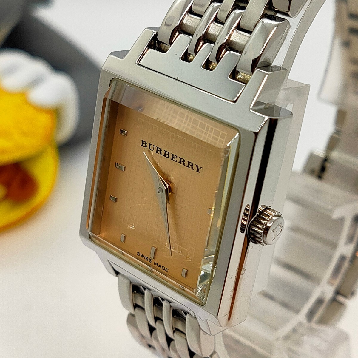 【美品】BURBERRY　バーバリー　レディース腕時計　メンズ腕時計　シルバー　箱付き　こま有　 クォーツ