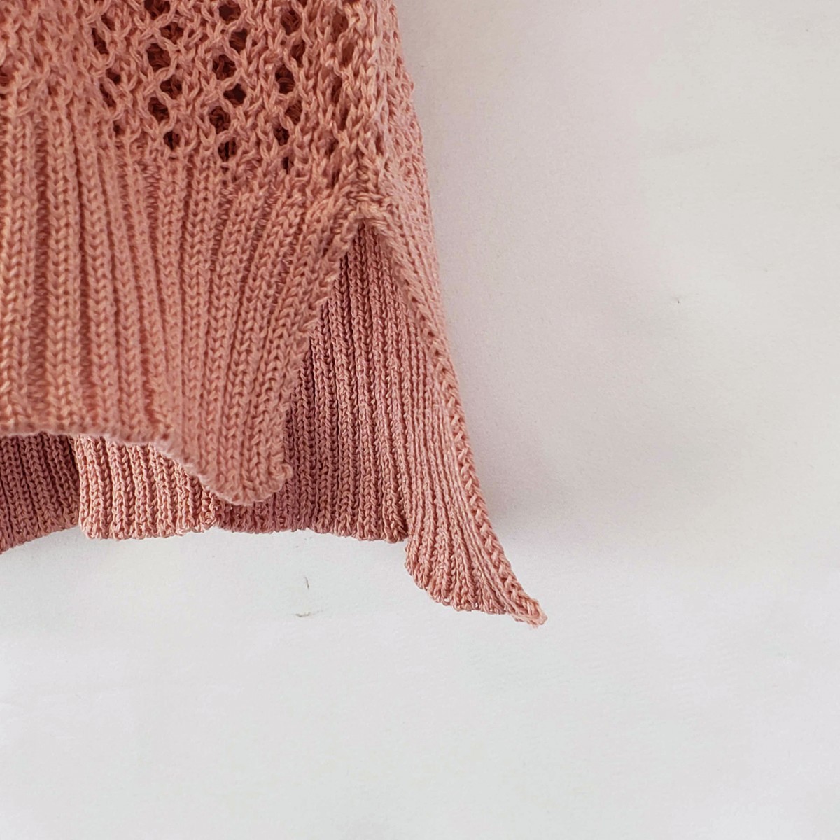 ap2950 □ 新品 ● ニット ３L ピンク 長袖 透かし編み 透け感 大人っぽい 可愛い スリット フィシュテール フェミニン お洒落 伸縮性 快適_画像3