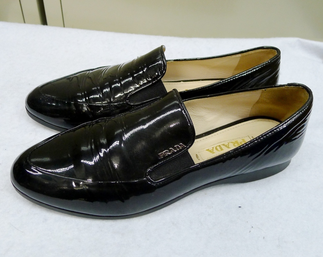 プラダ✳︎PRADA✳︎黒シンプルローファー 鉄道運行 スクエアトゥ 本革 【プラダ】【美品】イタリア製 ローファー 36 ガラスレザー ローファー/革靴