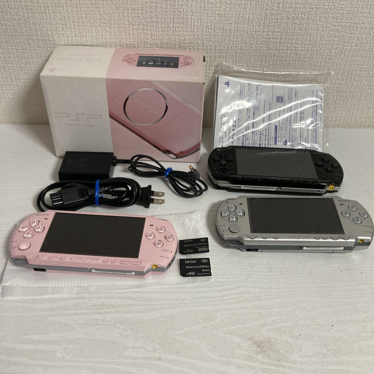 SONY PSP 本体 3点 まとめセット★3000 ブロッサムピンク 箱説付/1000 ブラック/2000 シルバー★メモリースティックプロデュオ 付 ジャンク_画像1