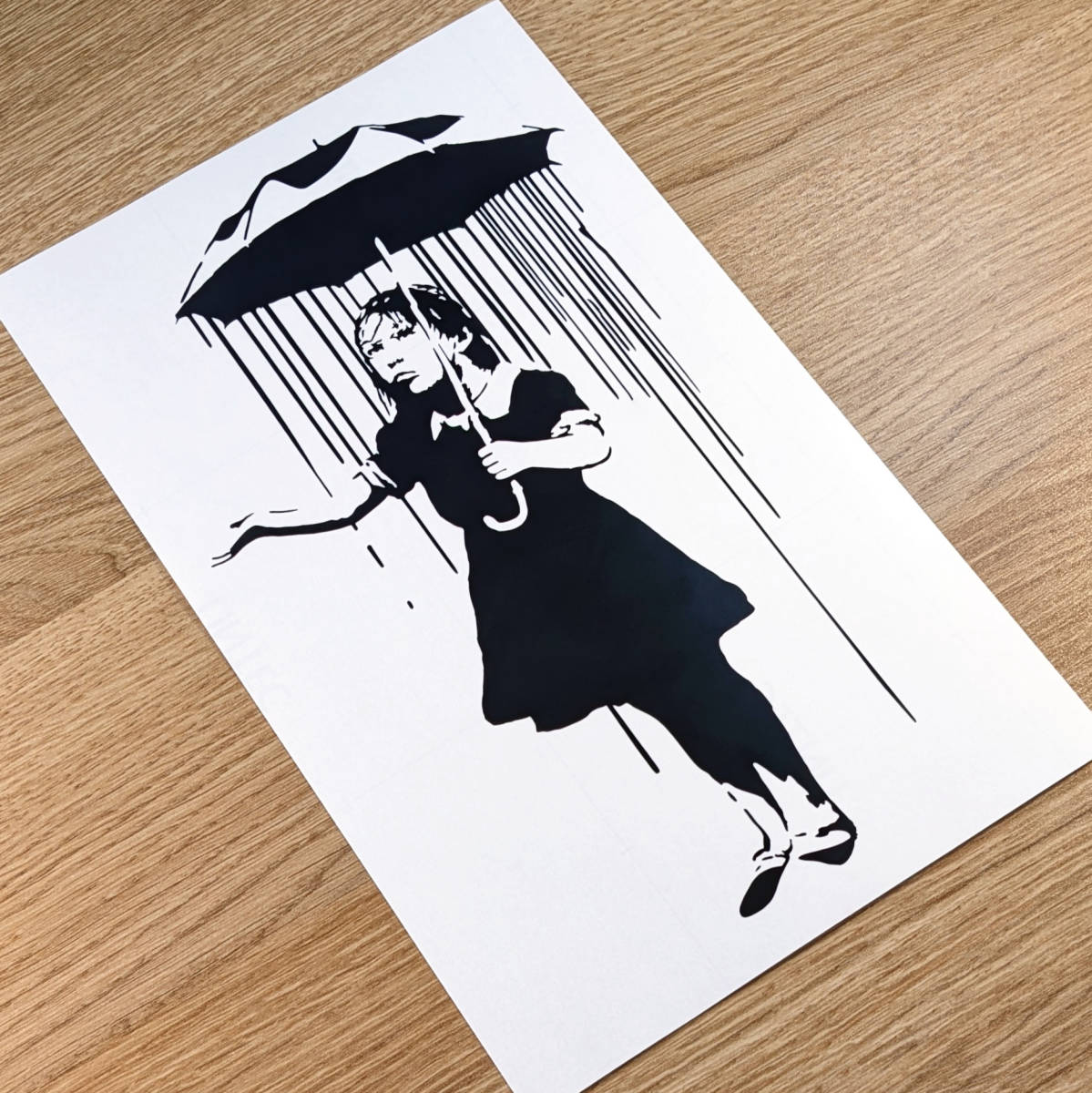 バンクシー　#34　少女　傘　雨　ワンピース　カッティングステッカー　シール　ウォールステッカー　アート　壁紙シール　デカール_画像2