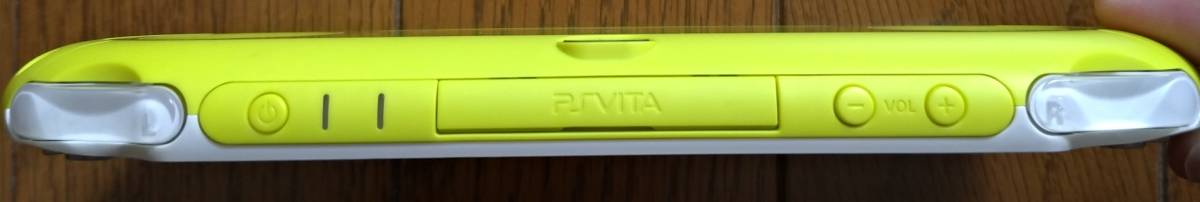 PlayStationVita（PCH-2000シリーズ）Wi-Fiモデル ライムグリーン/ホワイト PCH-2000 中古品 不具合なし メモリーカード8GB付き 送料無料