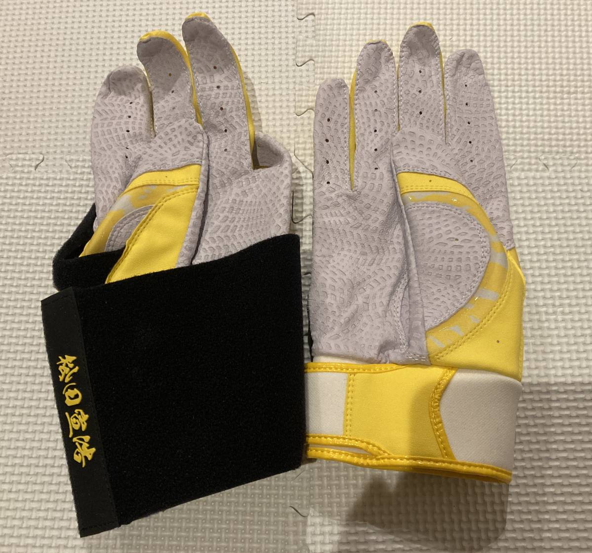 即納 ソフトバンクホークス 松田宣浩 支給品 バッティンググローブ ...