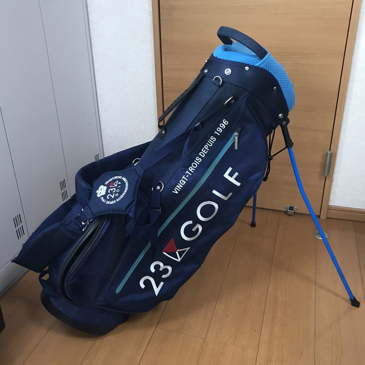 Yahoo!オークション - 23区GOLF スタンドキャディバッグ 【難あり】 Yahoo!オークション - 23区GOLF スタンドキャディバッグ 【難あり】