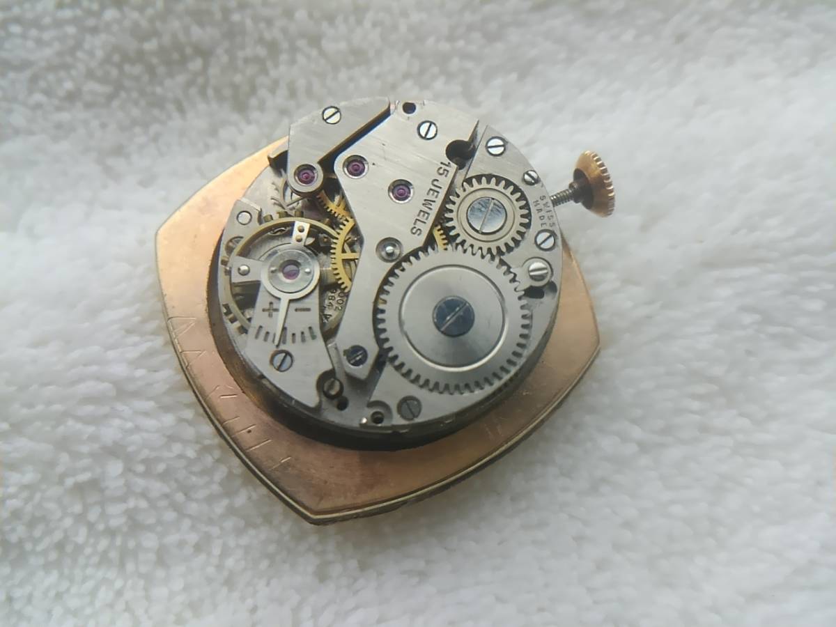 AVIA 　9K　9金　375ケース ブリティッシュウォッチ　LONDON 英国製アンティーク手巻き腕時計 　メンズ腕時計_画像8