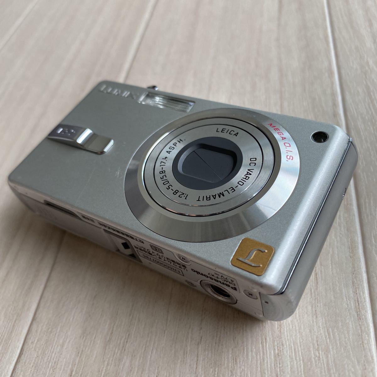 Panasonic LUMIX DMC-FX7 パナソニック ルミックス デジタルカメラ デジカメ D1693
