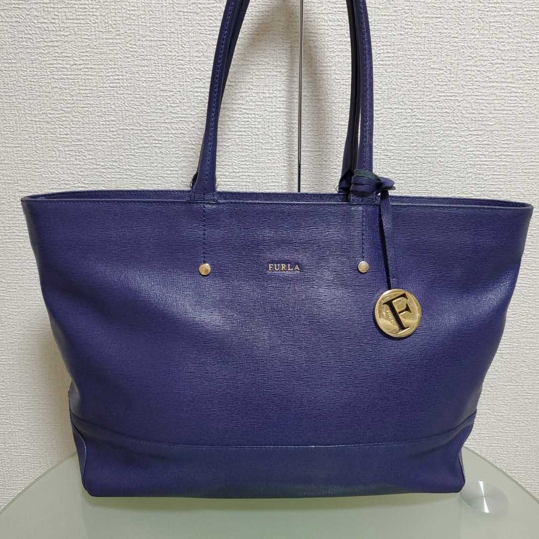 FURLA フルラ レザーバッグ トートバッグ 肩掛け ネイビー チャーム付き 正規品 激カワ A4入ります ビジネス用にも_画像1