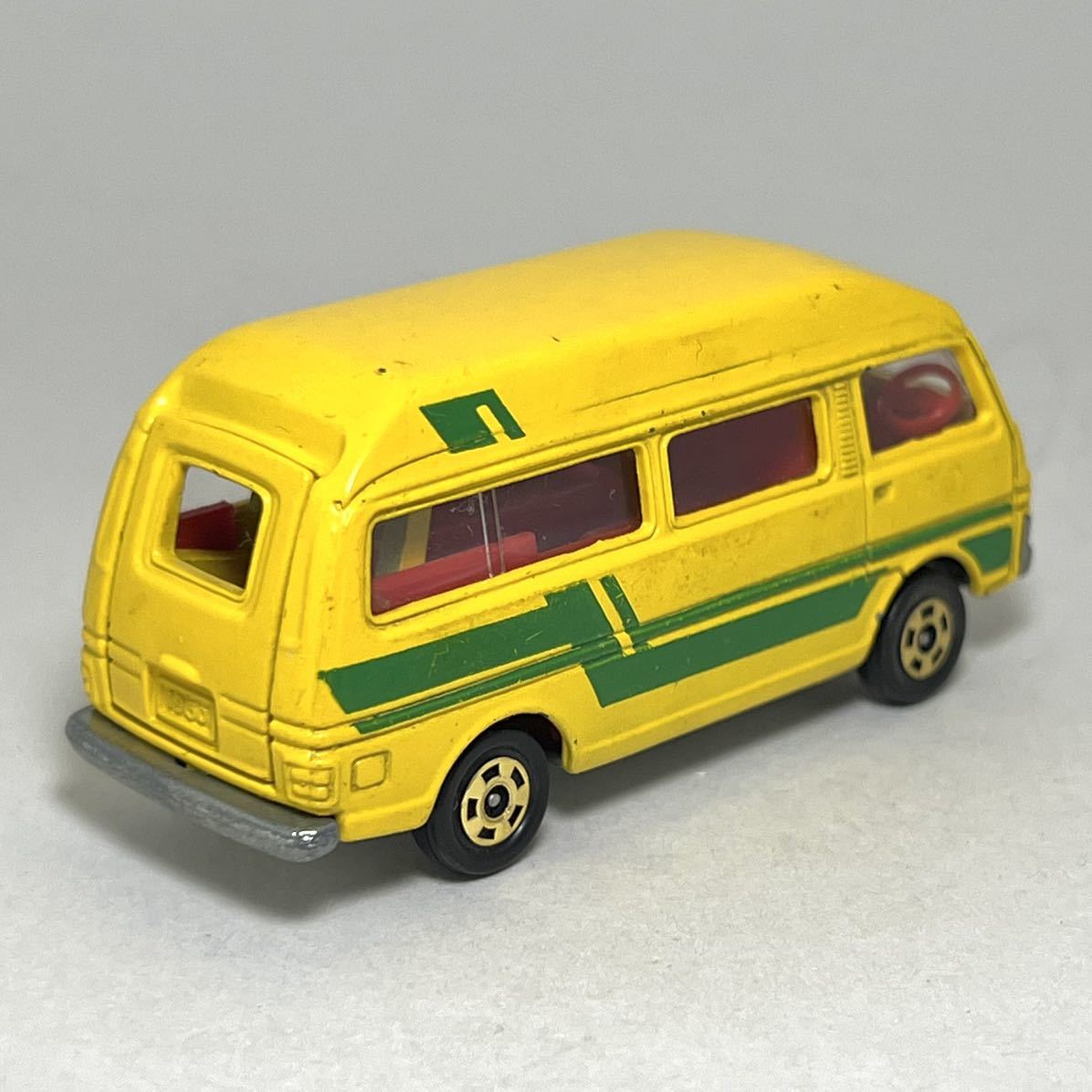 人気特価 値下げ トミカ NISSAN キャラバン 黒 レアカラー ミニカー