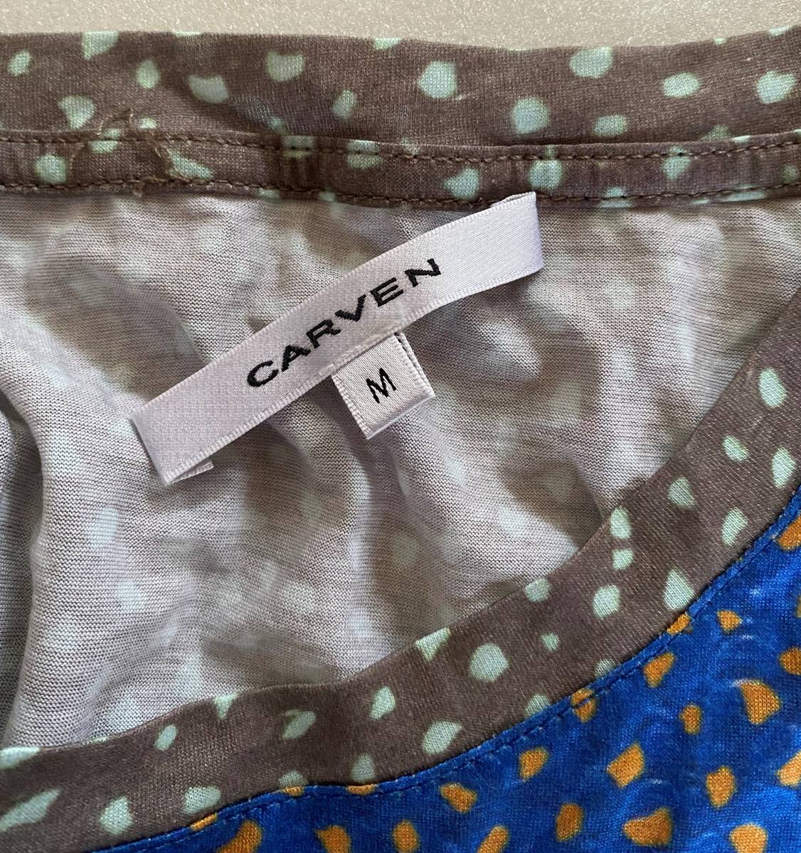 新品同様UA購入CARVENポケット付アートTシャツMの画像6