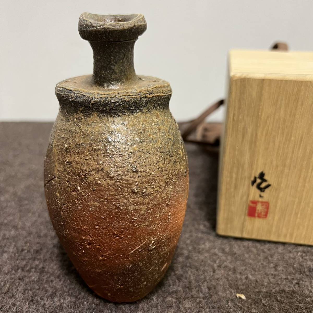 KM204)備前焼 隠崎隆一 徳利 酒器 高さ14cm 直径9.5cm 共箱