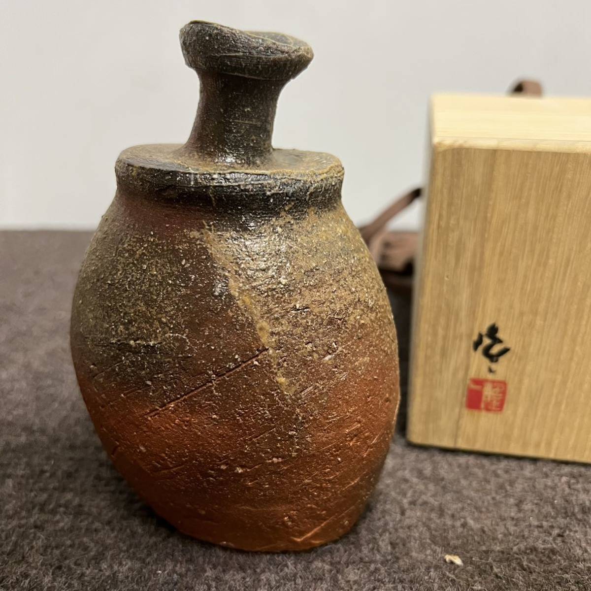 KM204)備前焼 隠崎隆一 徳利 酒器 高さ14cm 直径9.5cm 共箱